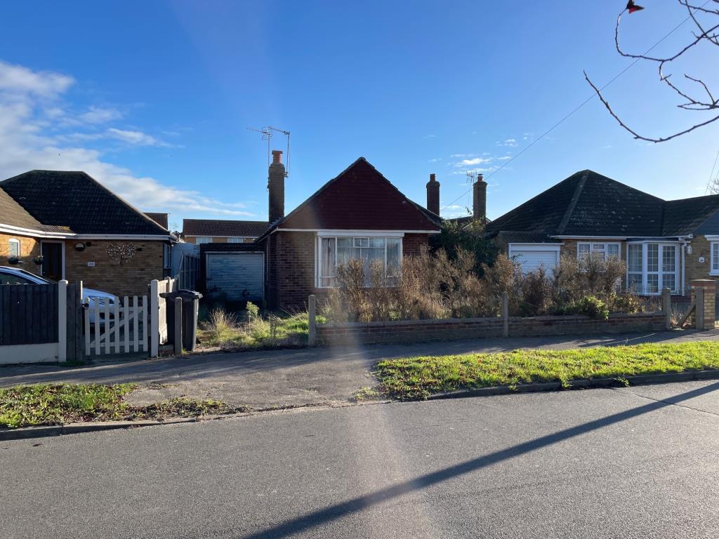 Lot: 43 - TWO-BEDROOM BUNGALOW FOR IMPROVEMENT - Street view of the bungalow driveway and garage